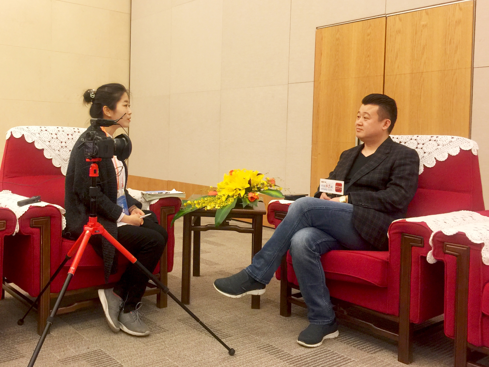 许广彬董事长现场接受了科技日报、科技网视频访谈